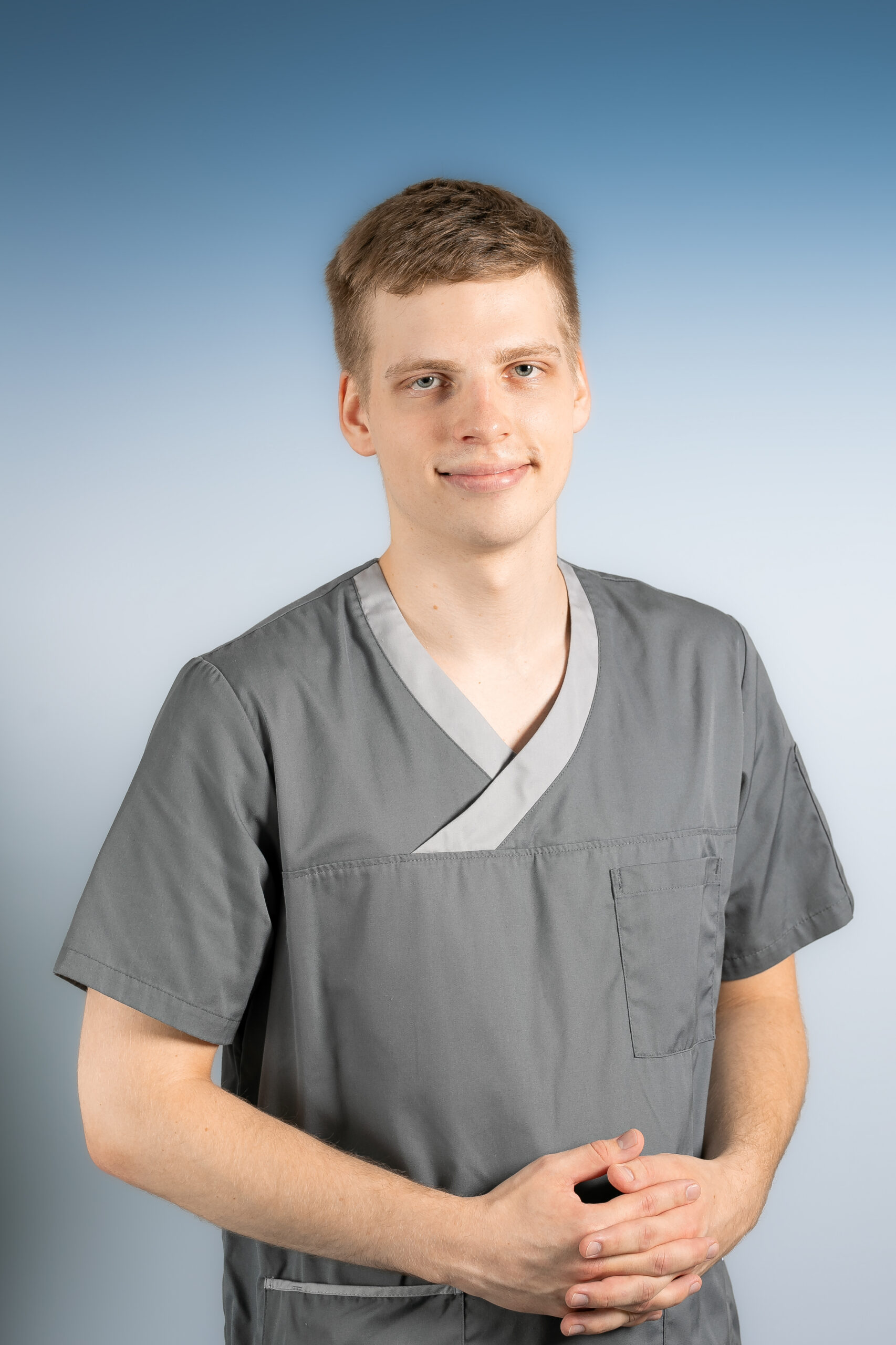 DR. TOMMI VÄLJA